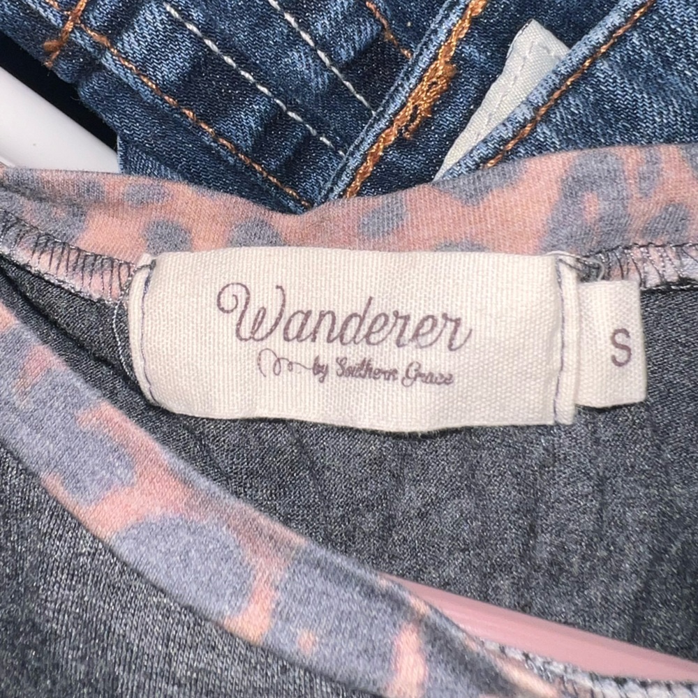 Wanderer by Southern Grace tee size small - Picture 6 of 6